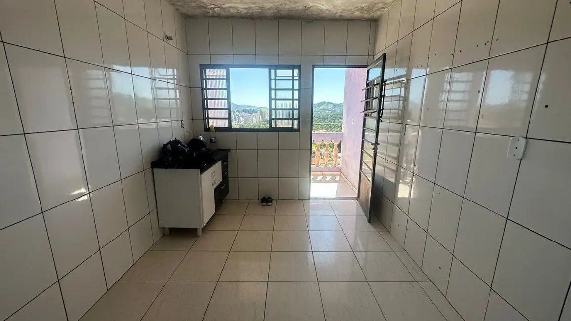 Foto 9 de Casa com 4 quartos à venda, 150m2 em Sao Lourenco - MG