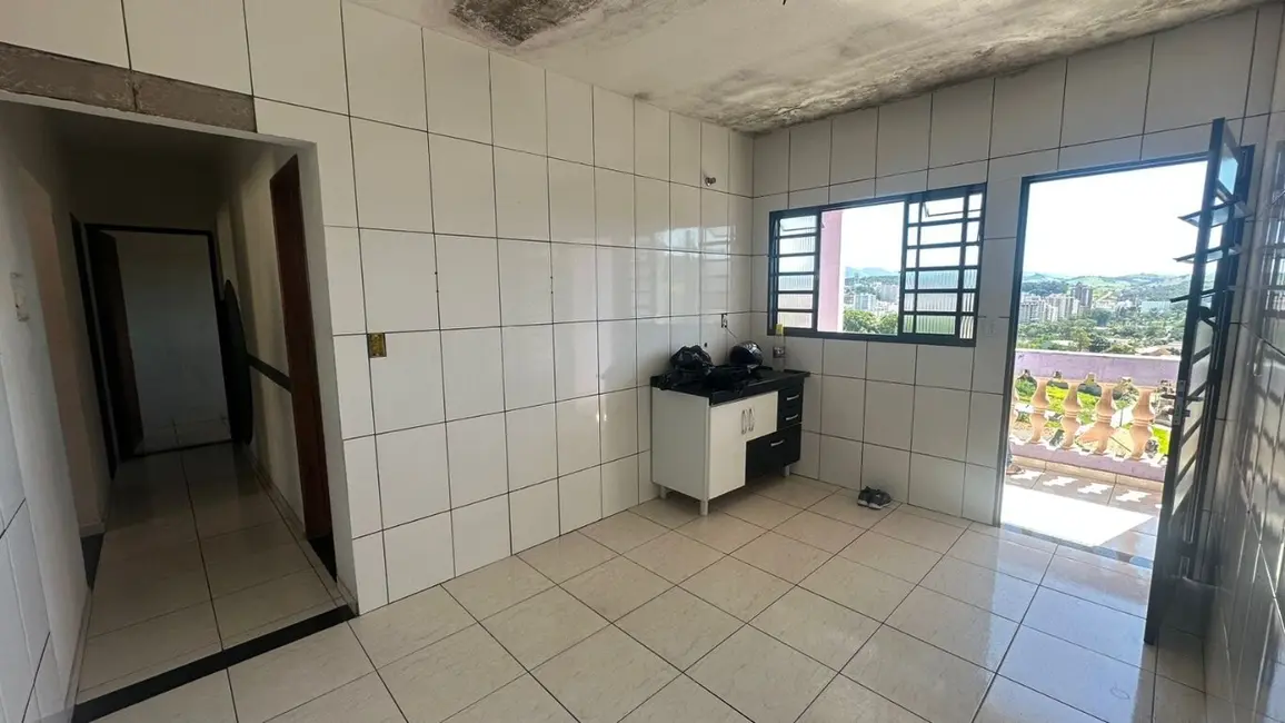 Foto 6 de Casa com 4 quartos à venda, 150m2 em Sao Lourenco - MG
