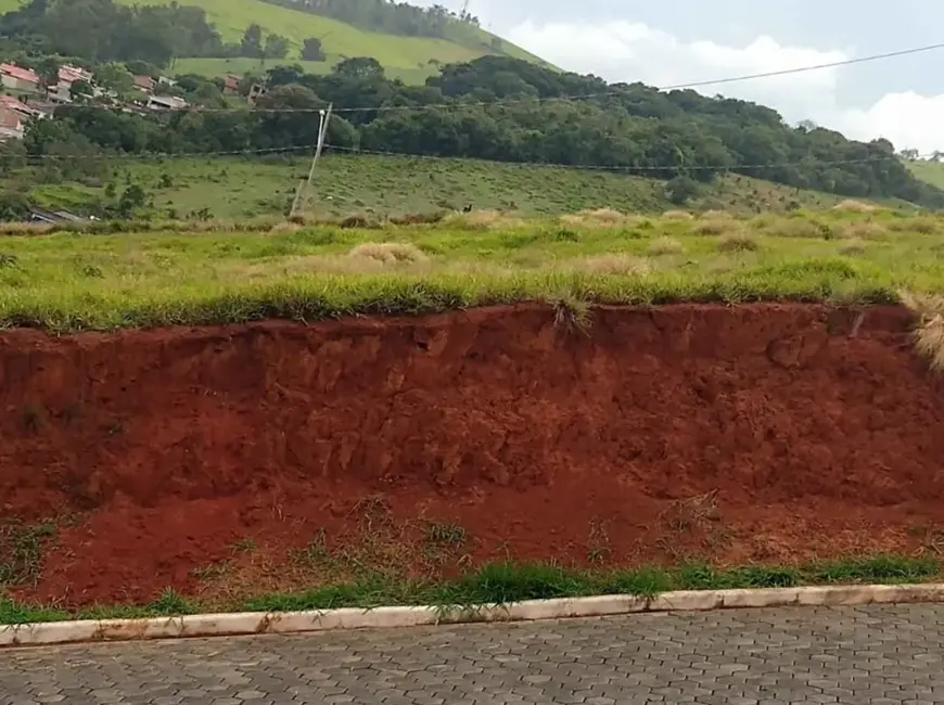 Foto 1 de Terreno / Lote à venda em Sao Lourenco - MG