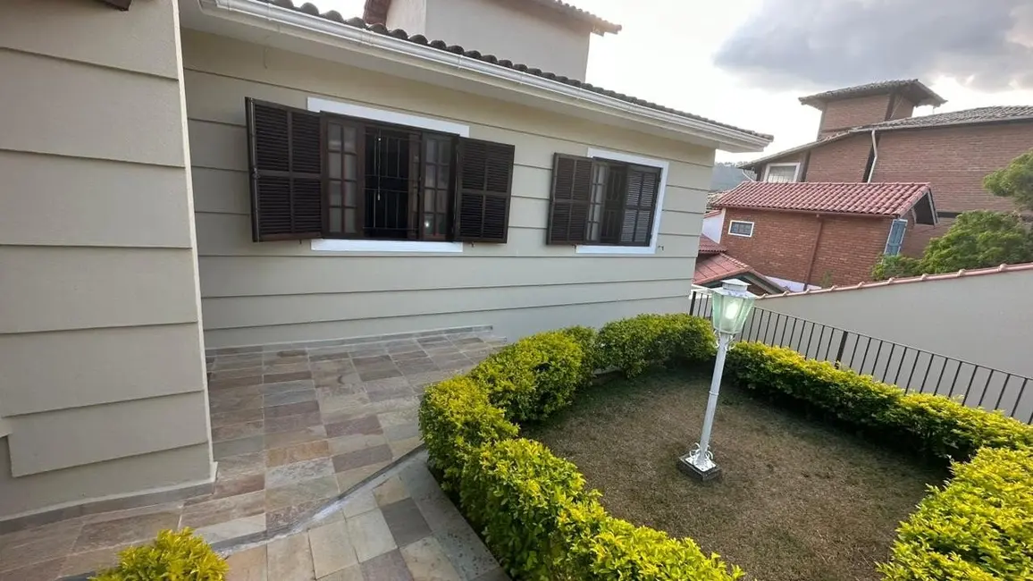 Foto 3 de Casa com 5 quartos à venda, 328m2 em Sao Lourenco - MG