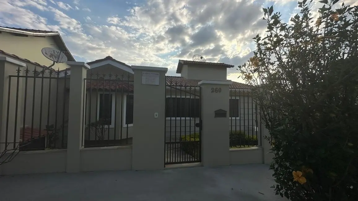 Foto 2 de Casa com 5 quartos à venda, 328m2 em Sao Lourenco - MG