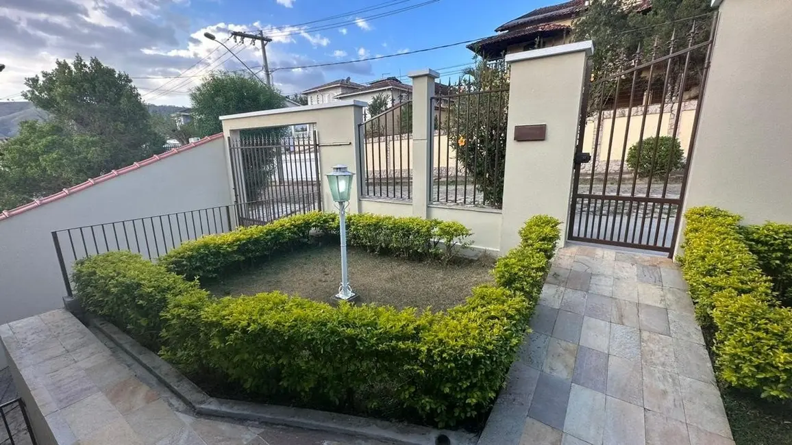 Foto 4 de Casa com 5 quartos à venda, 328m2 em Sao Lourenco - MG