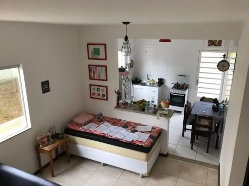 Foto 2 de Casa com 2 quartos à venda, 125m2 em Sao Lourenco - MG