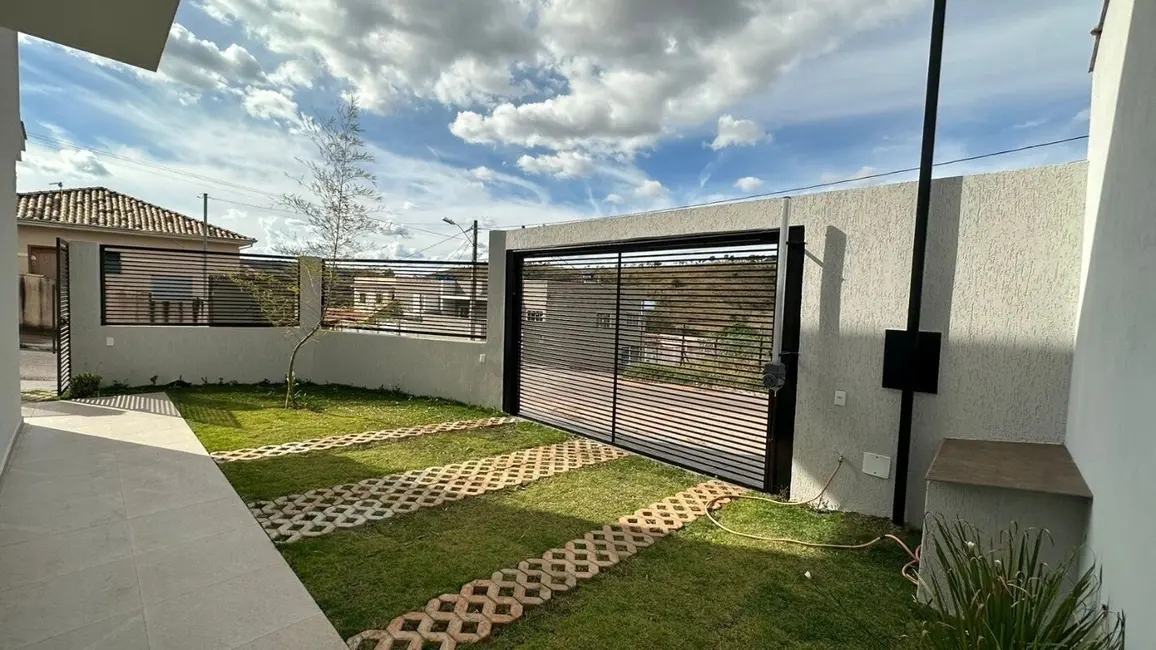 Foto 2 de Casa com 2 quartos à venda, 82m2 em Sao Lourenco - MG
