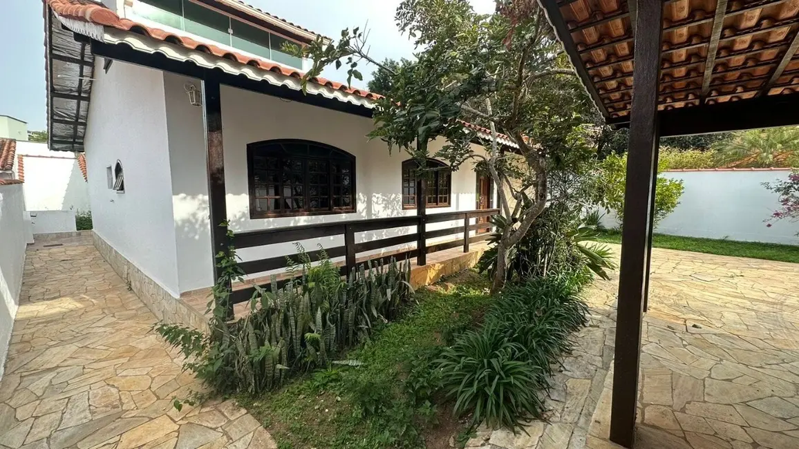 Foto 1 de Casa com 3 quartos à venda, 199m2 em Sao Lourenco - MG