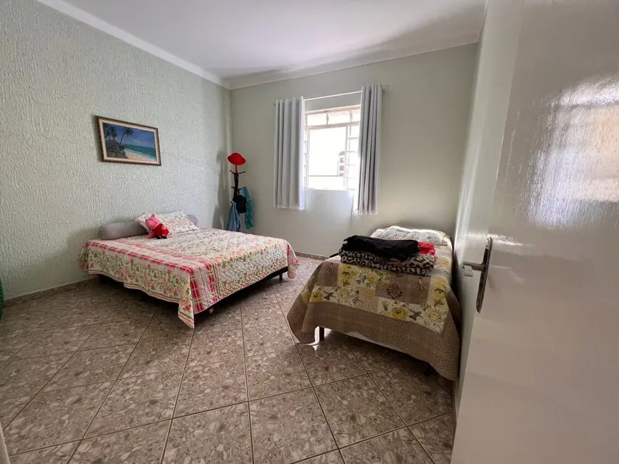 Foto 2 de Casa com 3 quartos à venda, 100m2 em Sao Lourenco - MG