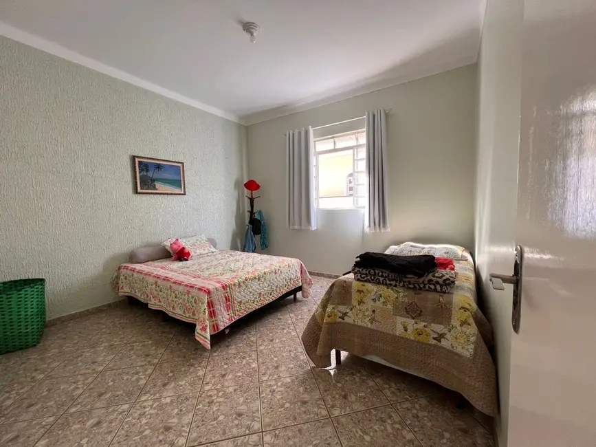 Casa com 3 quartos à venda, 100m2 em Sao Lourenco - MG - imagem 5 Foto 5 de Casa com 3 quartos à venda, 100m2 em Sao Lourenco - MG
