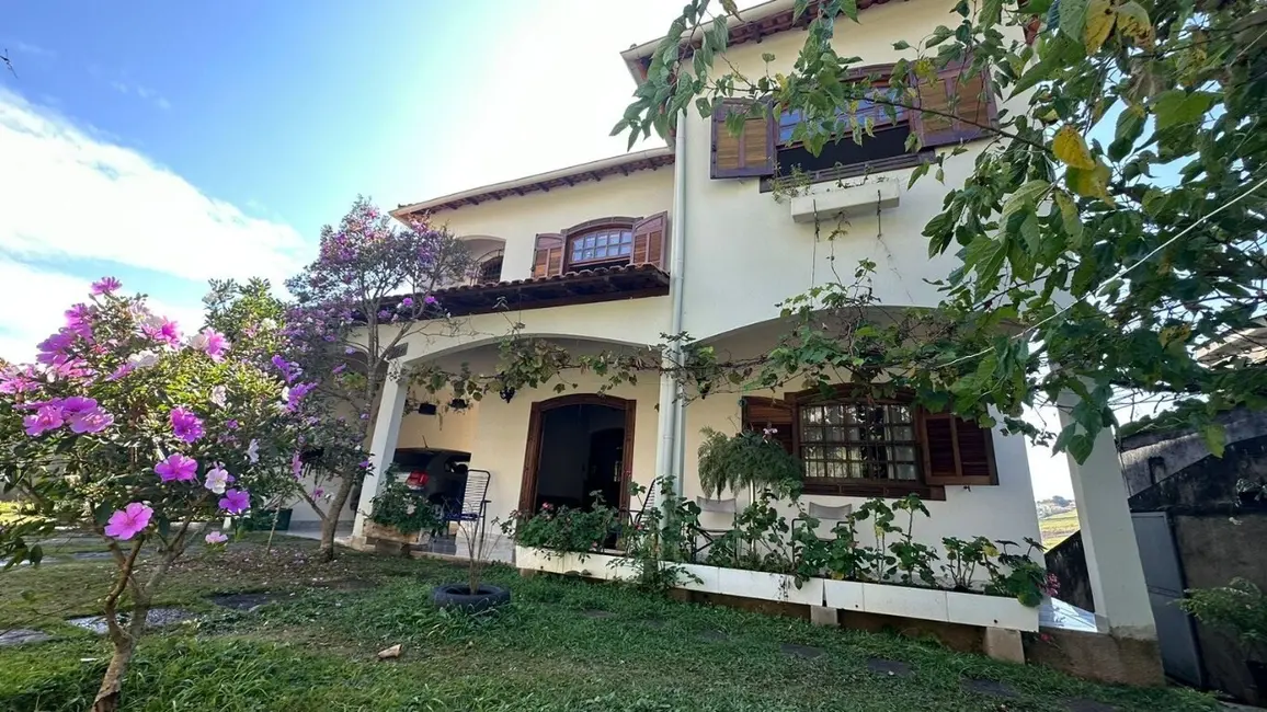 Casa com 4 quartos à venda, 359m2 em Sao Lourenco - MG - imagem 3 Foto 3 de Casa com 4 quartos à venda, 359m2 em Sao Lourenco - MG