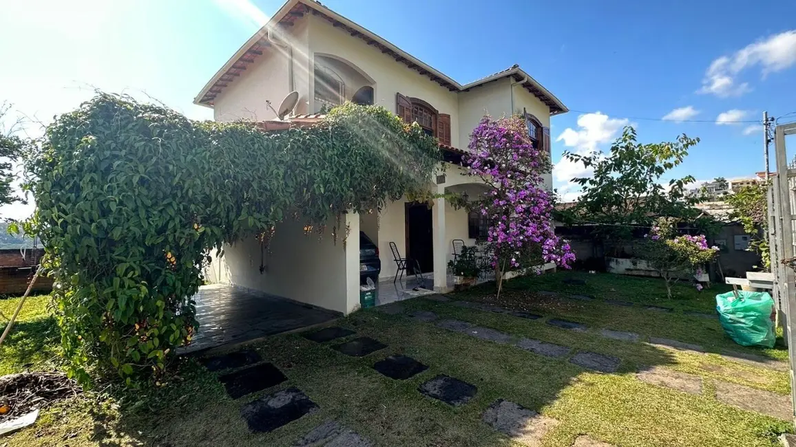 Foto 2 de Casa com 4 quartos à venda, 359m2 em Sao Lourenco - MG