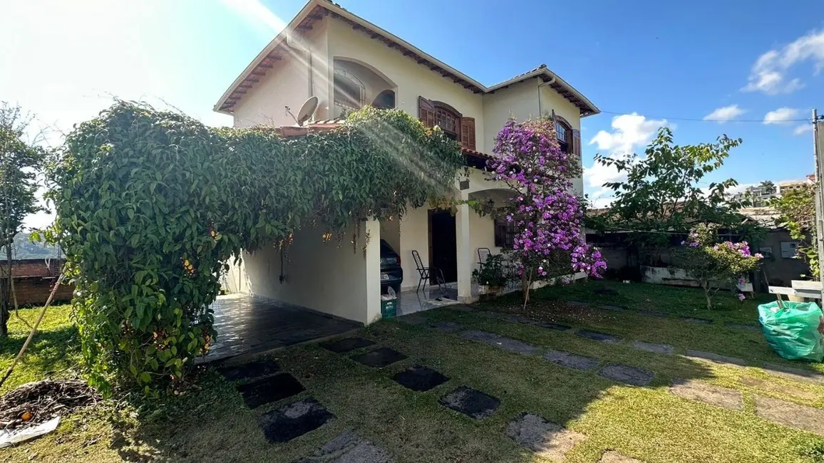 Foto 1 de Casa com 4 quartos à venda, 359m2 em Sao Lourenco - MG