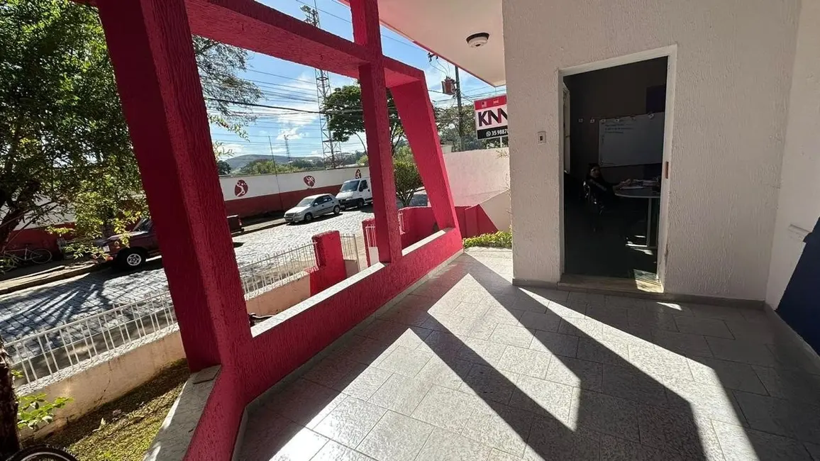 Casa com 5 quartos à venda, 200m2 em Centro, Sao Lourenco - MG - imagem 3 Foto 3 de Casa com 5 quartos à venda, 200m2 em Centro, Sao Lourenco - MG