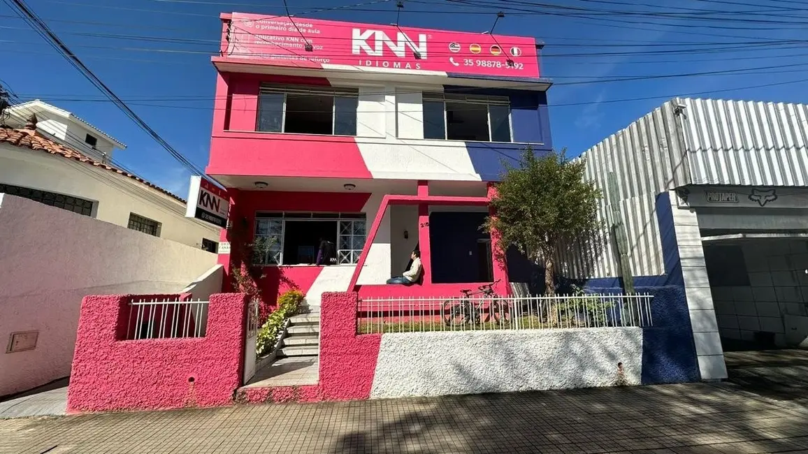 Foto 2 de Casa com 5 quartos à venda, 200m2 em Centro, Sao Lourenco - MG