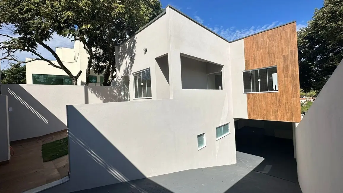 Foto 2 de Casa com 3 quartos à venda, 174m2 em Sao Lourenco - MG