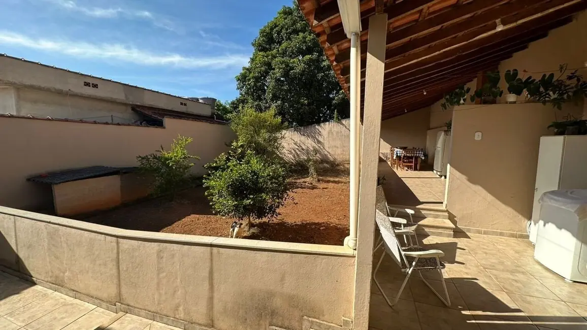 Foto 6 de Casa com 3 quartos à venda, 202m2 em Sao Lourenco - MG