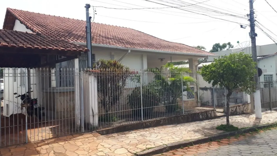 Foto 2 de Casa com 4 quartos à venda, 446m2 em Centro, Sao Lourenco - MG