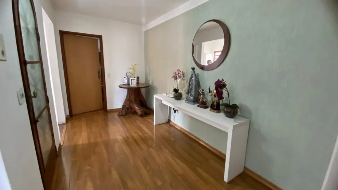 Foto 4 de Casa com 5 quartos à venda, 362m2 em Sao Lourenco - MG