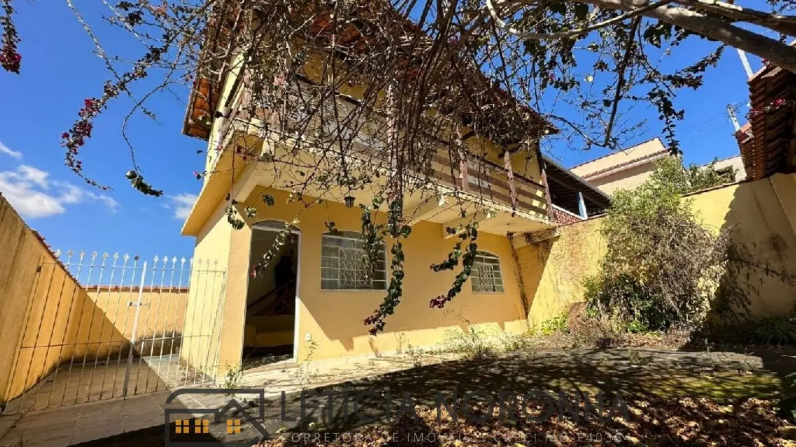 Foto 1 de Casa com 2 quartos à venda, 118m2 em Sao Lourenco - MG