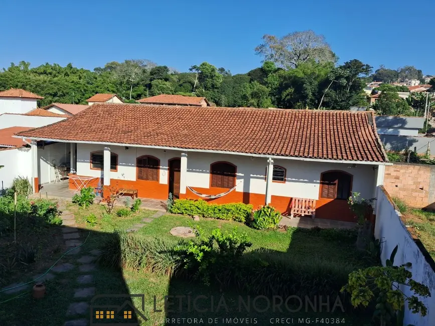 Foto 1 de Casa com 5 quartos à venda, 215m2 em Sao Lourenco - MG