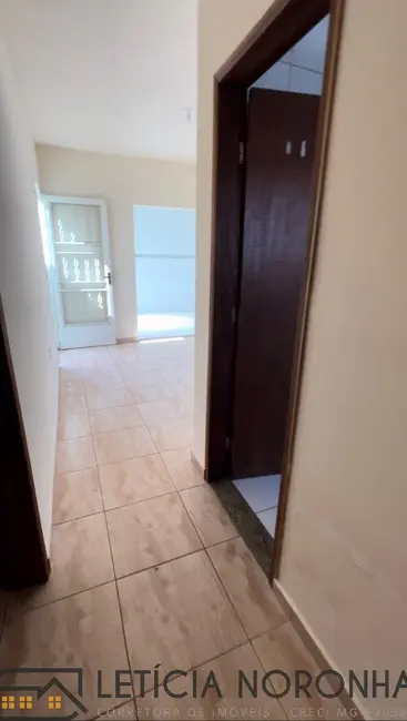Casa com 2 quartos para alugar, 65m2 em Sao Lourenco - MG - imagem 3 Foto 3 de Casa com 2 quartos para alugar, 65m2 em Sao Lourenco - MG