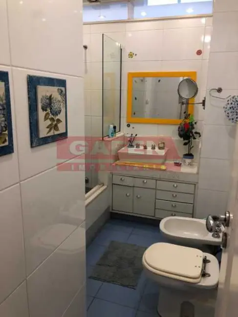 Apartamento com 3 quartos à venda, 200m2 em Rio De Janeiro - RJ - imagem 4 Foto 4 de Apartamento com 3 quartos à venda, 200m2 em Rio De Janeiro - RJ