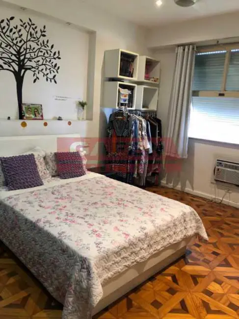 Apartamento com 3 quartos à venda, 200m2 em Rio De Janeiro - RJ - imagem 8 Foto 8 de Apartamento com 3 quartos à venda, 200m2 em Rio De Janeiro - RJ