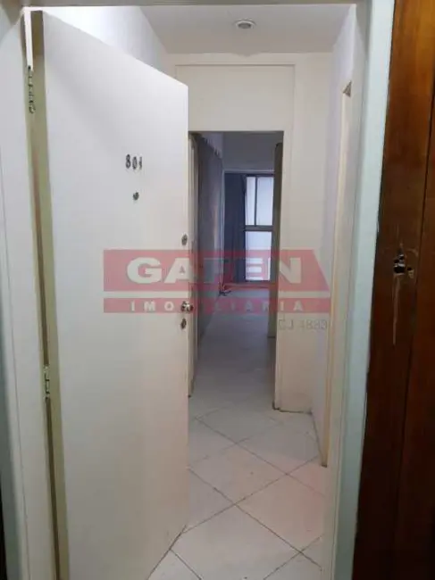 Sala Comercial à venda, 32m2 em Rio De Janeiro - RJ - imagem 1 Foto 1 de Sala Comercial à venda, 32m2 em Rio De Janeiro - RJ