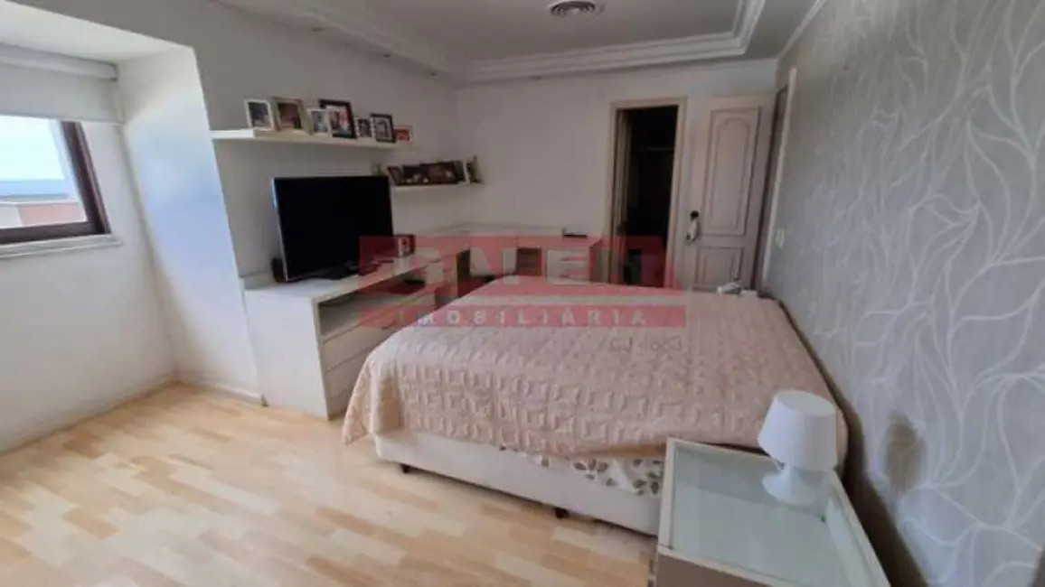 Apartamento com 4 quartos à venda, 310m2 em Rio De Janeiro - RJ - imagem 9 Foto 9 de Apartamento com 4 quartos à venda, 310m2 em Rio De Janeiro - RJ