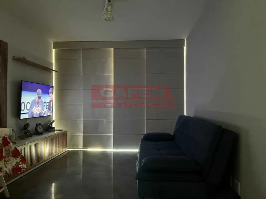 Foto 3 de Apartamento com 2 quartos para alugar, 80m2 em Rio De Janeiro - RJ