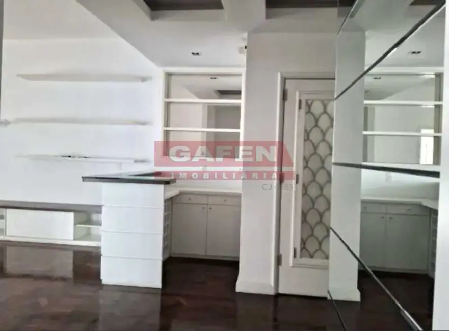 Apartamento com 4 quartos à venda, 287m2 em Rio De Janeiro - RJ - imagem 4 Foto 4 de Apartamento com 4 quartos à venda, 287m2 em Rio De Janeiro - RJ