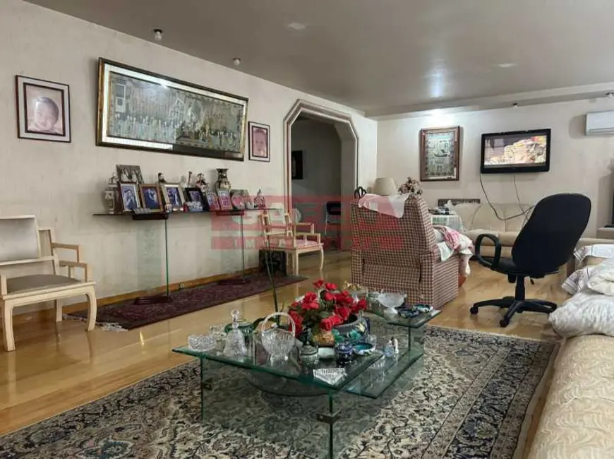 Apartamento com 4 quartos à venda e para alugar, 300m2 em Rio De Janeiro - RJ - imagem 3 Foto 3 de Apartamento com 4 quartos à venda e para alugar, 300m2 em Rio De Janeiro - RJ