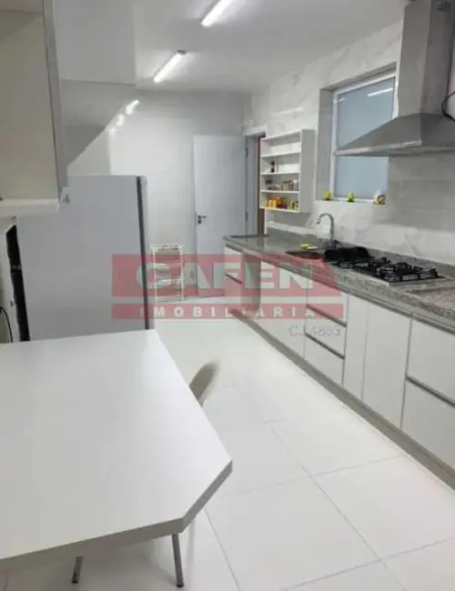 Apartamento com 4 quartos à venda e para alugar, 300m2 em Rio De Janeiro - RJ - imagem 6 Foto 6 de Apartamento com 4 quartos à venda e para alugar, 300m2 em Rio De Janeiro - RJ