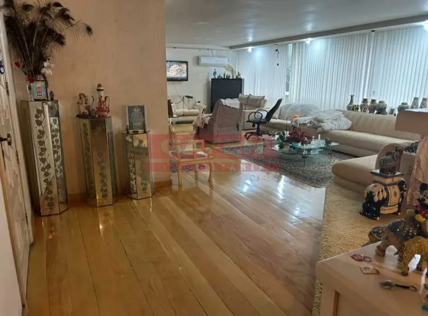 Apartamento com 4 quartos à venda e para alugar, 300m2 em Rio De Janeiro - RJ - imagem 8 Foto 8 de Apartamento com 4 quartos à venda e para alugar, 300m2 em Rio De Janeiro - RJ