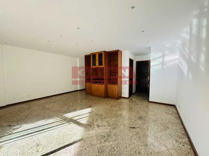 Apartamento com 4 quartos para alugar, 130m2 em Rio De Janeiro - RJ - imagem 6 Foto 6 de Apartamento com 4 quartos para alugar, 130m2 em Rio De Janeiro - RJ
