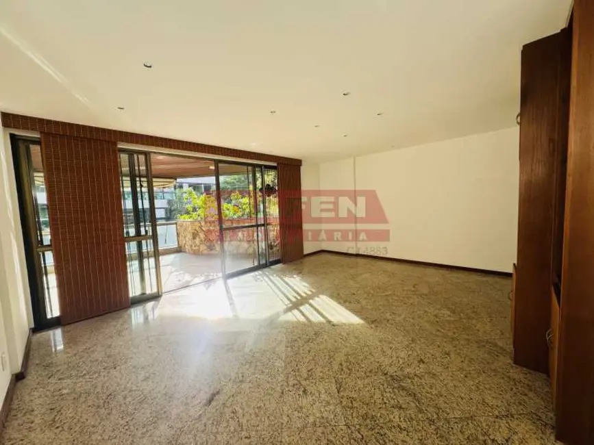 Apartamento com 4 quartos para alugar, 130m2 em Rio De Janeiro - RJ - imagem 4 Foto 4 de Apartamento com 4 quartos para alugar, 130m2 em Rio De Janeiro - RJ