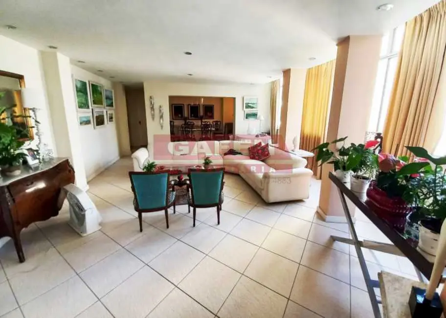 Apartamento com 3 quartos à venda, 247m2 em Rio De Janeiro - RJ - imagem 5 Foto 5 de Apartamento com 3 quartos à venda, 247m2 em Rio De Janeiro - RJ