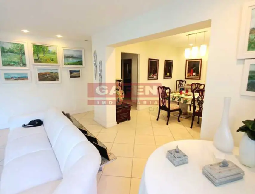 Apartamento com 3 quartos à venda, 247m2 em Rio De Janeiro - RJ - imagem 9 Foto 9 de Apartamento com 3 quartos à venda, 247m2 em Rio De Janeiro - RJ