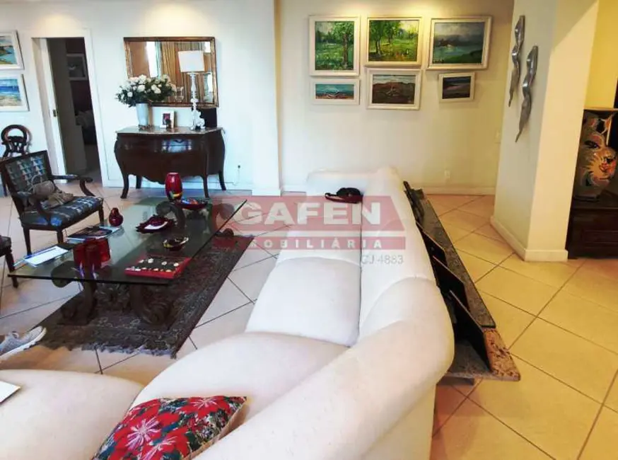 Apartamento com 3 quartos à venda, 247m2 em Rio De Janeiro - RJ - imagem 7 Foto 7 de Apartamento com 3 quartos à venda, 247m2 em Rio De Janeiro - RJ