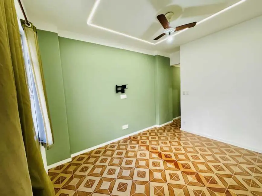 Kitnet com 1 quarto para alugar, 35m2 em Rio De Janeiro - RJ - imagem 3 Foto 3 de Kitnet com 1 quarto para alugar, 35m2 em Rio De Janeiro - RJ