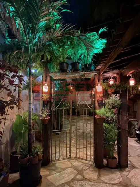 Foto 3 de Casa Comercial com 8 quartos à venda, 200m2 em Armacao Dos Buzios - RJ