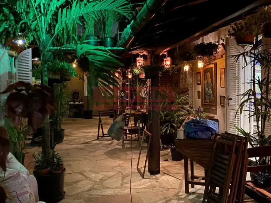 Foto 2 de Casa Comercial com 8 quartos à venda, 200m2 em Armacao Dos Buzios - RJ