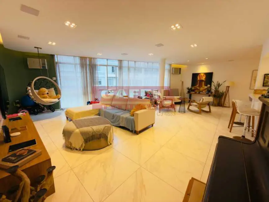 Foto 2 de Apartamento com 3 quartos à venda, 200m2 em Rio De Janeiro - RJ