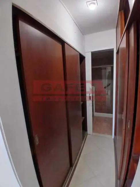 Apartamento com 4 quartos para alugar, 133m2 em Rio De Janeiro - RJ - imagem 9 Foto 9 de Apartamento com 4 quartos para alugar, 133m2 em Rio De Janeiro - RJ
