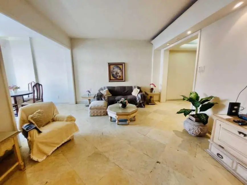 Apartamento com 3 quartos à venda, 130m2 em Rio De Janeiro - RJ - imagem 3 Foto 3 de Apartamento com 3 quartos à venda, 130m2 em Rio De Janeiro - RJ