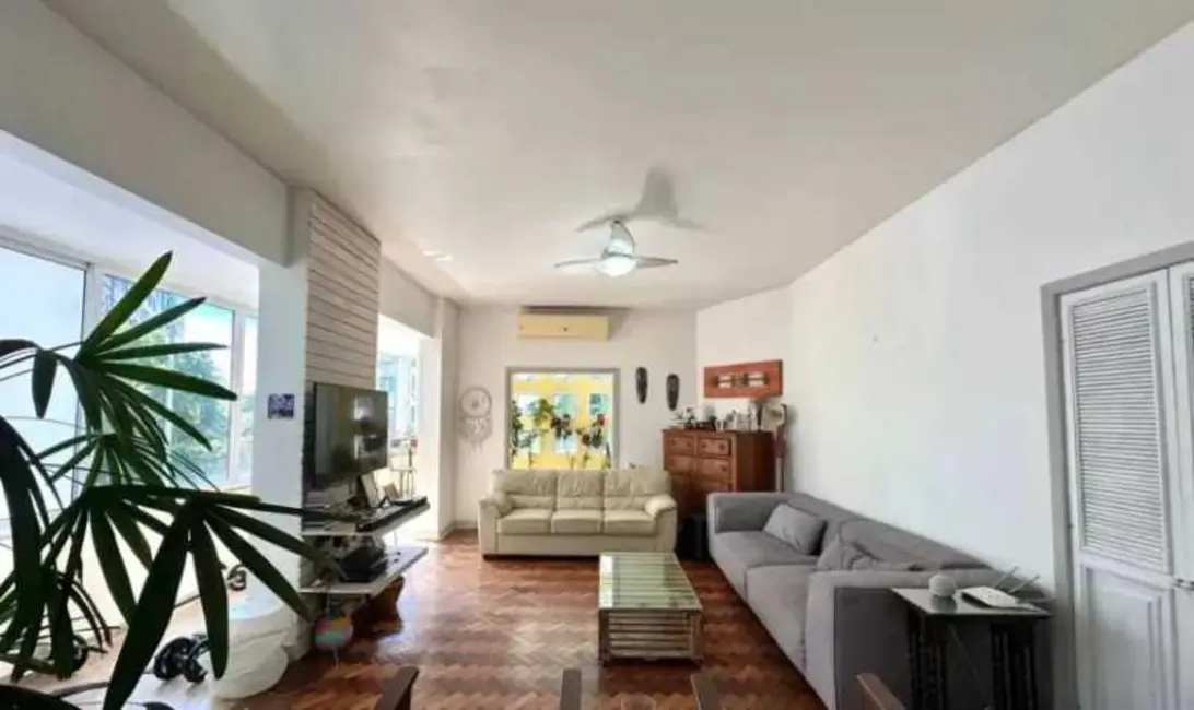 Apartamento com 4 quartos à venda, 132m2 em Rio De Janeiro - RJ - imagem 3 Foto 3 de Apartamento com 4 quartos à venda, 132m2 em Rio De Janeiro - RJ