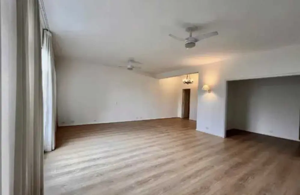 Apartamento com 4 quartos para alugar, 166m2 em Rio De Janeiro - RJ - imagem 4 Foto 4 de Apartamento com 4 quartos para alugar, 166m2 em Rio De Janeiro - RJ