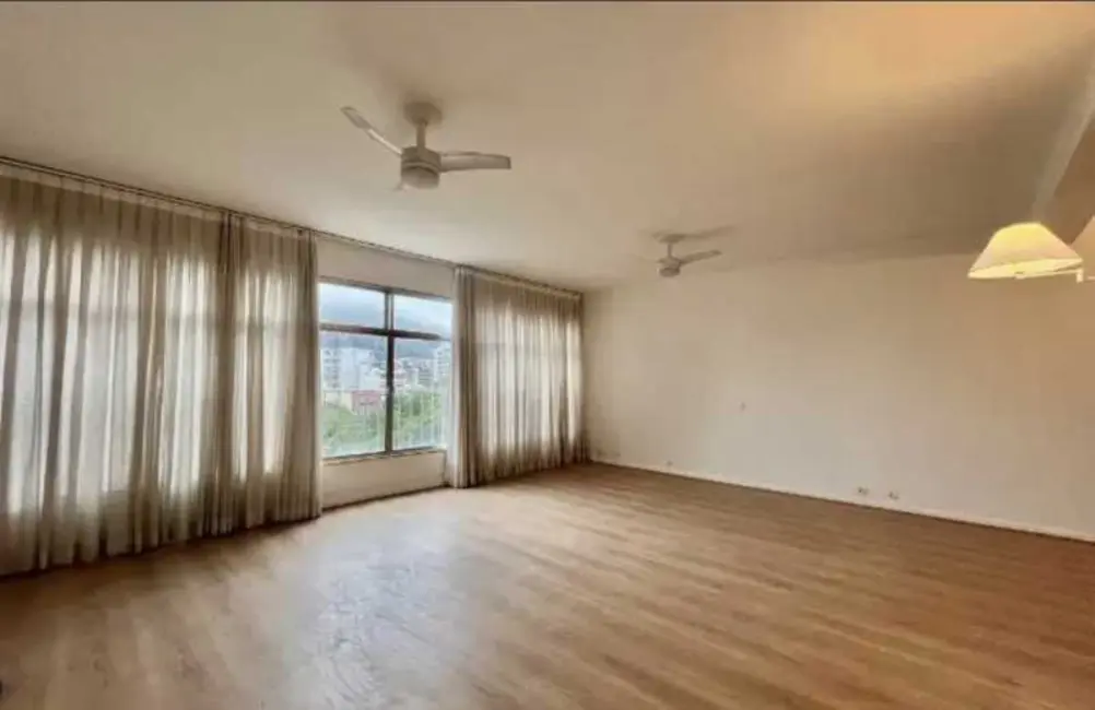 Apartamento com 4 quartos para alugar, 166m2 em Rio De Janeiro - RJ - imagem 1 Foto 1 de Apartamento com 4 quartos para alugar, 166m2 em Rio De Janeiro - RJ