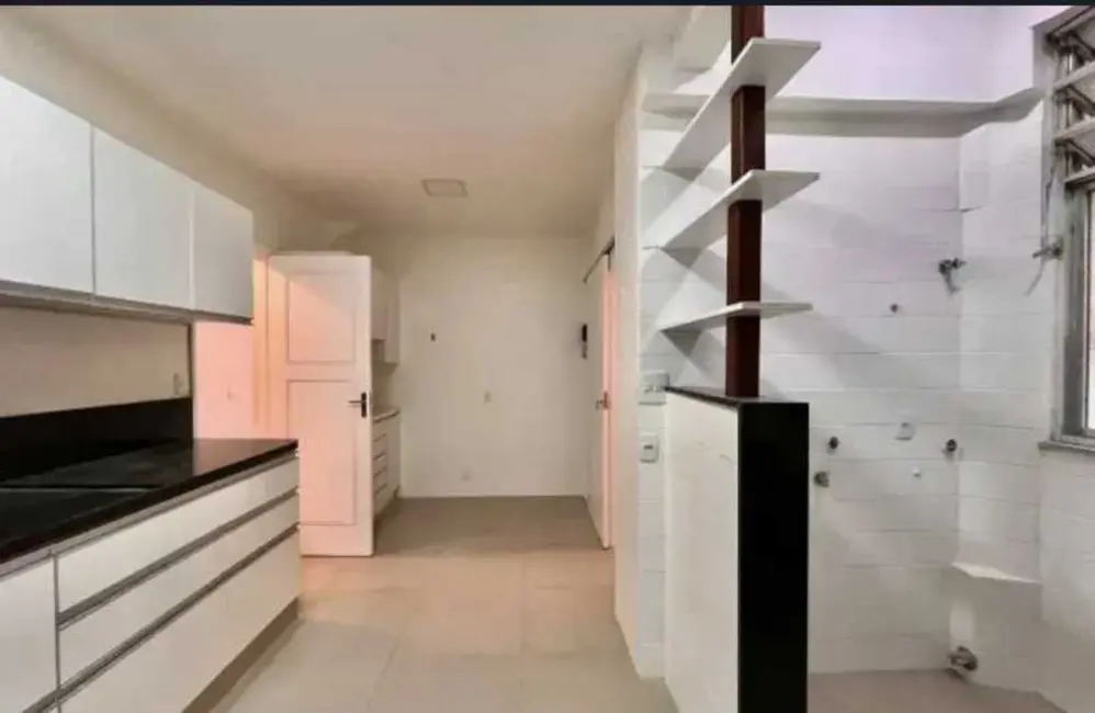 Apartamento com 4 quartos para alugar, 166m2 em Rio De Janeiro - RJ - imagem 9 Foto 9 de Apartamento com 4 quartos para alugar, 166m2 em Rio De Janeiro - RJ