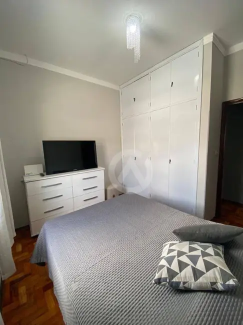 Casa com 3 quartos à venda, 180m2 em Centro, Pouso Alegre - MG - imagem 5 Foto 5 de Casa com 3 quartos à venda, 180m2 em Centro, Pouso Alegre - MG