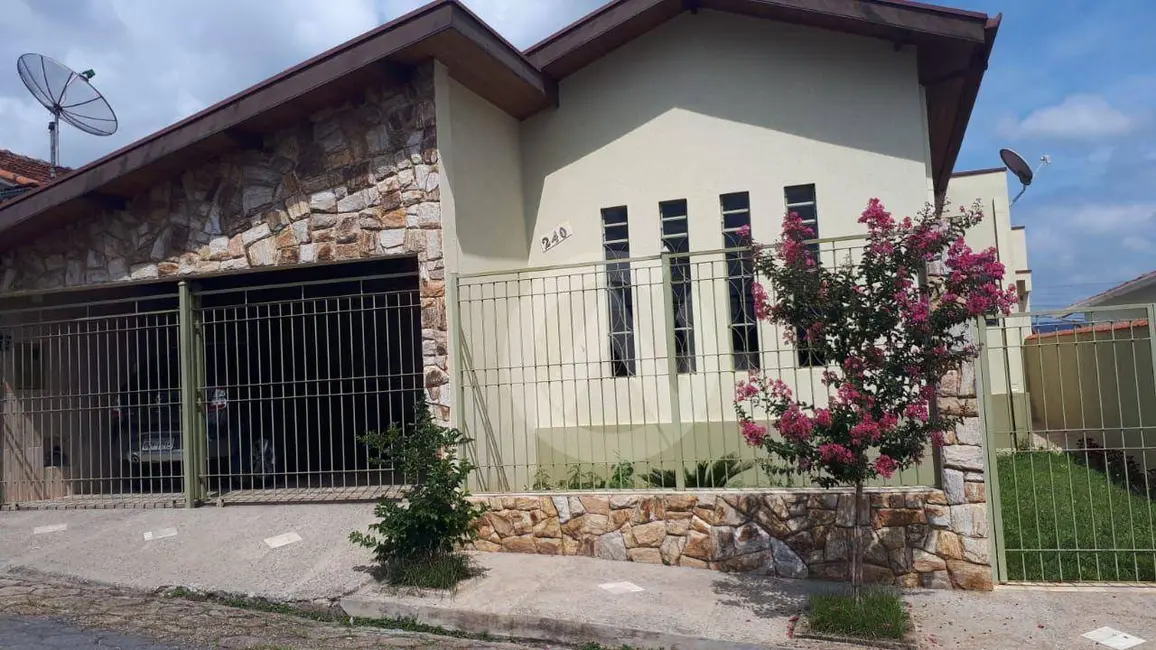 Foto 2 de Casa com 2 quartos à venda, 240m2 em Jardim Aureliano, Pouso Alegre - MG