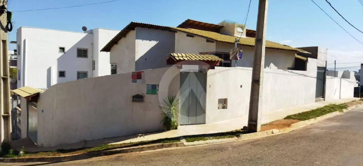 Foto 1 de Casa com 4 quartos à venda, 300m2 em Parque Real, Pouso Alegre - MG